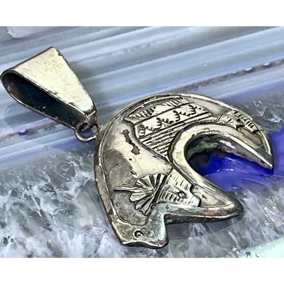 Vintage Native American Sterling Silver STORYTELLER Handmade BEAR FETISH Pendant - Picture 2 of 10